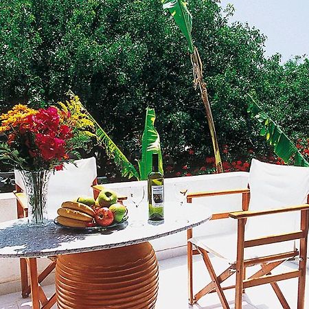 Chronis Rooms & Apartments Adamantas  Bagian luar foto