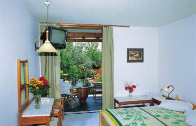 Chronis Rooms & Apartments Adamantas  Bagian luar foto