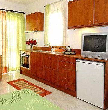 Chronis Rooms & Apartments Adamantas  Bagian luar foto